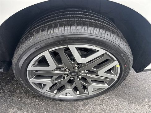 New 2025 Ford Expedition Max Platinum w/ Platinum Ultimate Package image 12