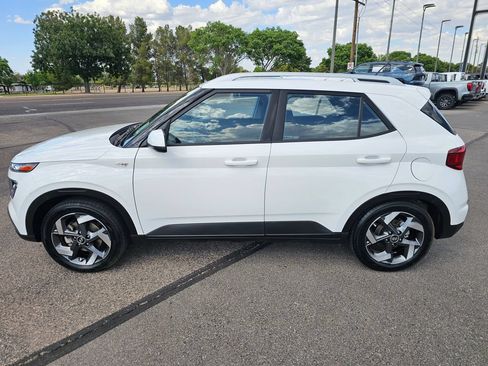 Used 2023 Hyundai Venue SEL w/ Cargo Package FWD image 3