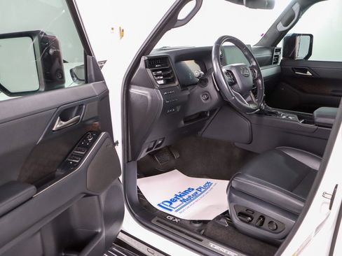Used 2024 Lexus GX 550 w/ Accessory Package (31) AWD/4WD image 3