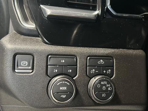 Used 2025 Chevrolet Silverado 2500 LT w/ Convenience Package image 15