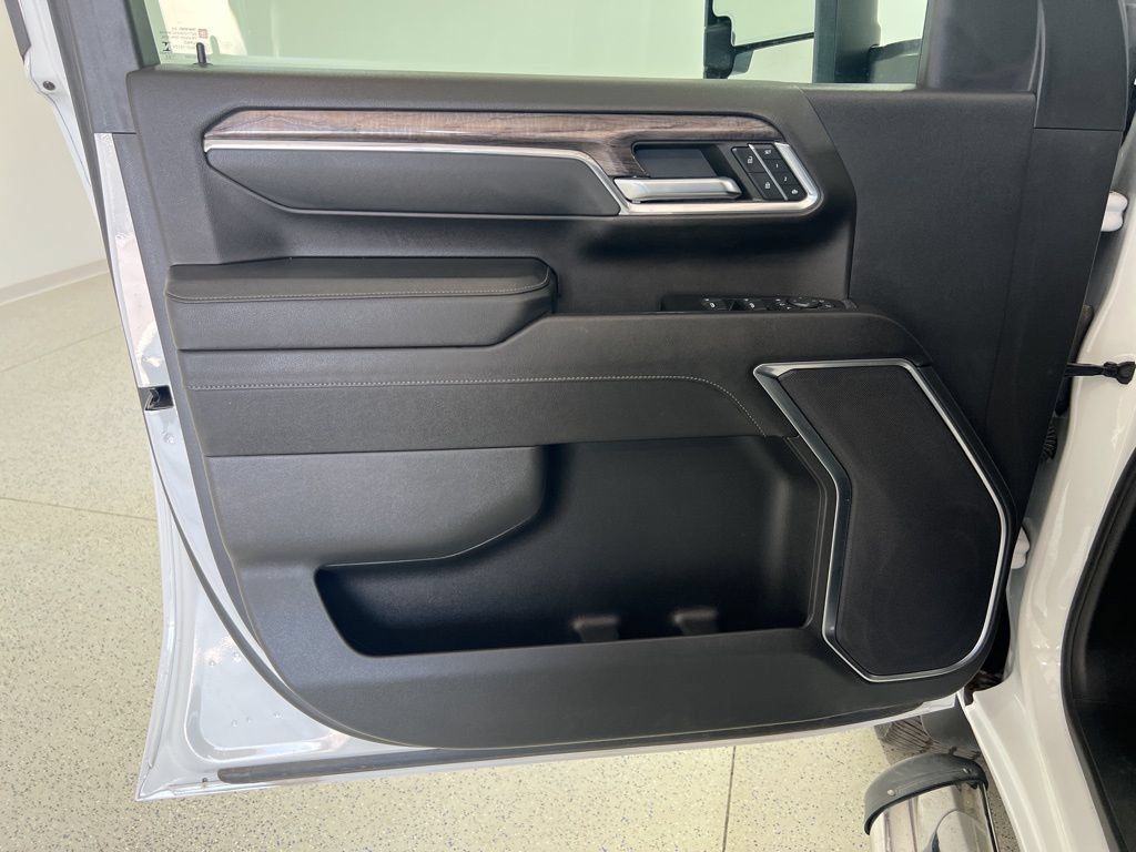 Used 2024 Chevrolet Silverado 2500 LTZ AWD/4WD image 20