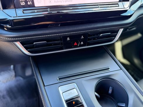 Used 2024 Volkswagen Atlas Cross Sport SE image 27