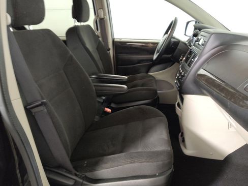Used 2017 Dodge Grand Caravan SE FWD image 21