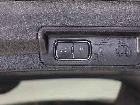 Used 2021 Ford Explorer XLT w/ Equipment Group 202A AWD/4WD image 31
