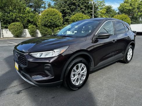 Certified 2023 Ford Escape Active AWD/4WD image 9