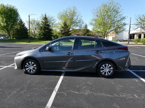 Used 2017 Toyota Prius Prime Plus FWD image 8
