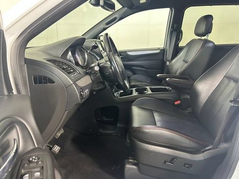 Used 2020 Dodge Grand Caravan GT FWD image 12