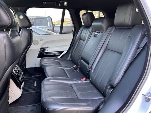 Used 2016 Land Rover Range Rover HSE image 18