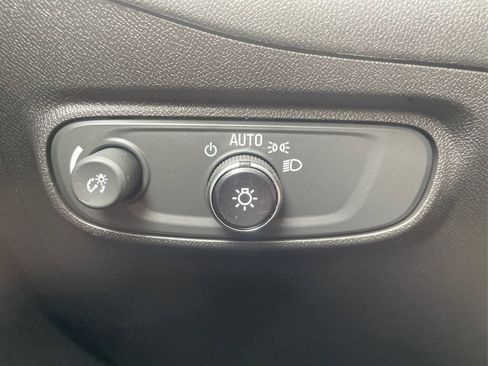 Used 2022 Chevrolet Equinox LS image 15