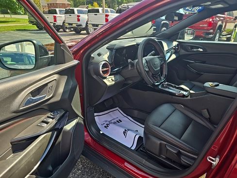 Certified 2024 Chevrolet Trax RS w/ Driver Confidence Package image 13