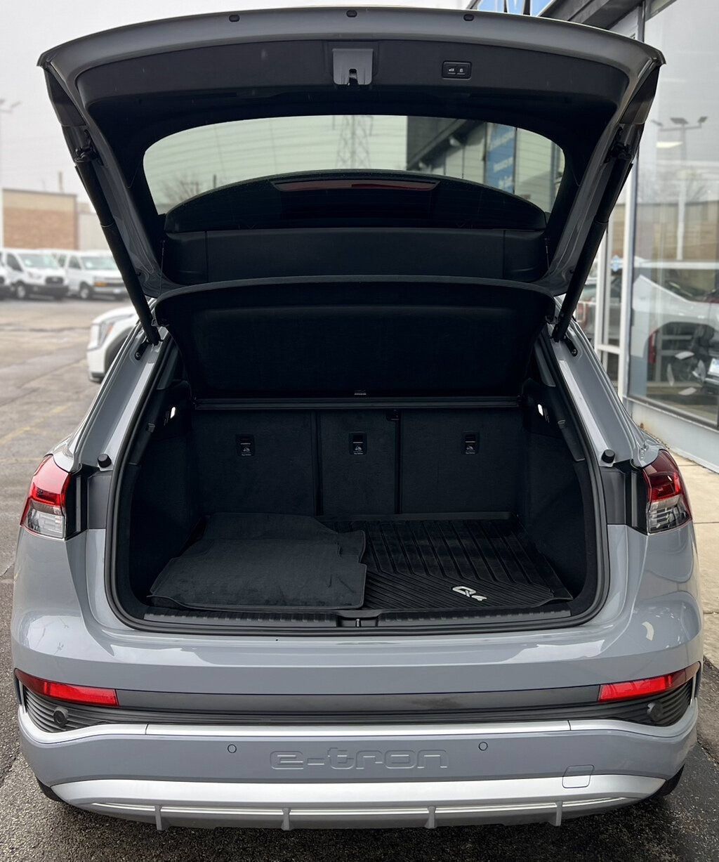 Used 2023 Audi Q4 e-tron Premium Plus w/ Premium Plus AWD/4WD image 9