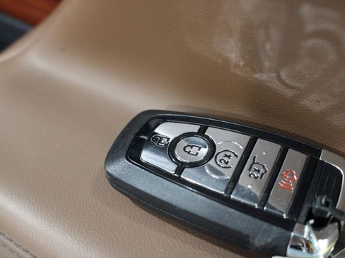 Used 2024 Lincoln Navigator Reserve image 40