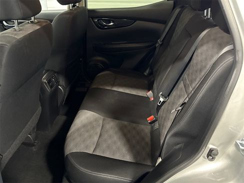 Used 2017 Nissan Rogue Sport SV image 8