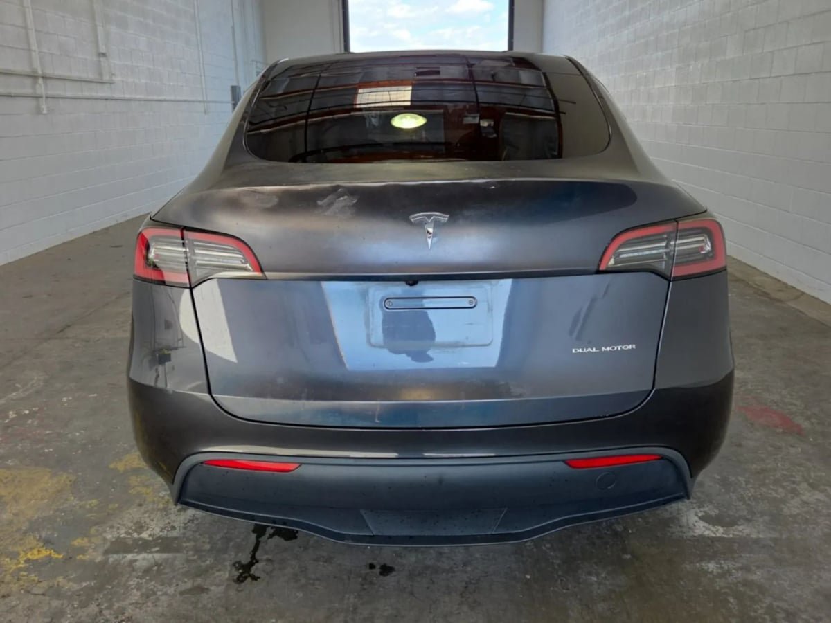 Used 2024 Tesla Model Y Long Range RWD image 2