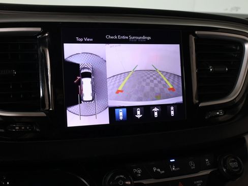 Used 2020 Chrysler Pacifica Touring-L Plus w/ Advanced Safetytec Group FWD image 6