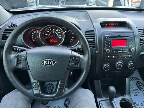 Used 2011 Kia Sorento LX w/ Convenience Pkg FWD image 5