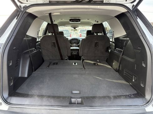 Used 2020 Chevrolet Traverse LT w/ LPO, Black Accent Package image 7