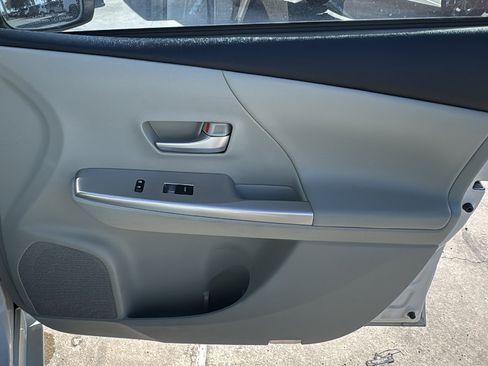 Used 2013 Toyota Prius V image 27