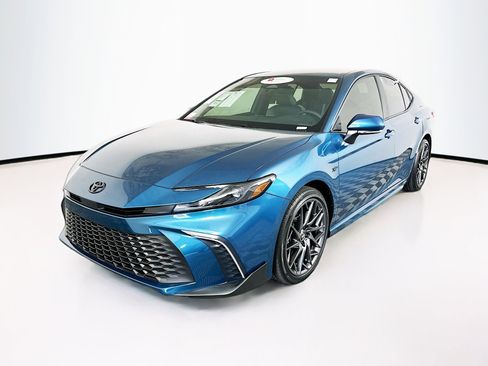 Used 2025 Toyota Camry SE FWD image 7