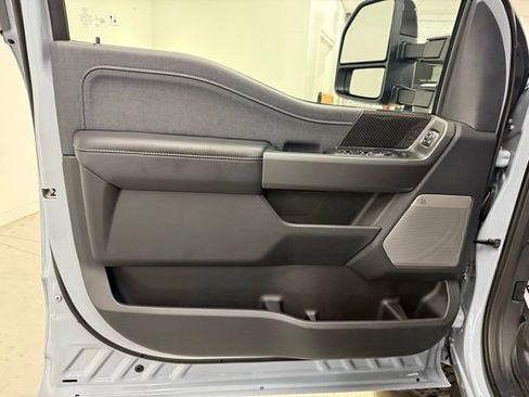 New 2026 Ford F250 Lariat w/ Black Appearance Package image 13