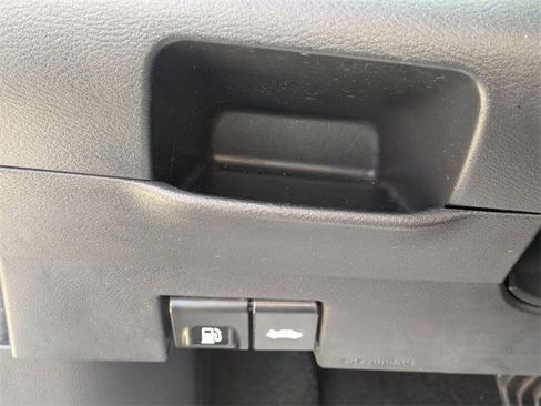 Used 2021 Nissan Kicks SV image 16