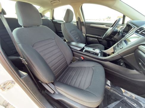 Used 2020 Ford Fusion SE image 12