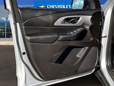 Used 2021 Chevrolet Traverse LS image 20