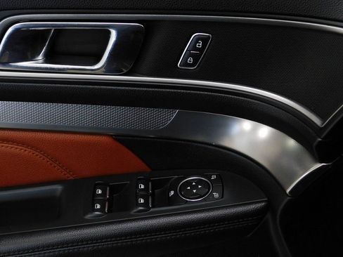 Used 2019 Ford Explorer XLT w/ XLT Desert Copper Package image 28