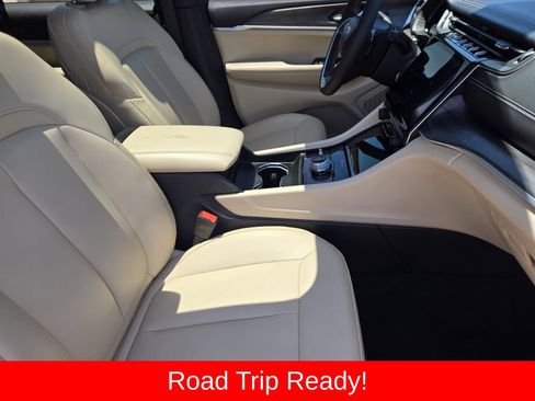 Used 2024 Jeep Grand Cherokee L Limited w/ MOPAR Finishing Package AWD/4WD image 17