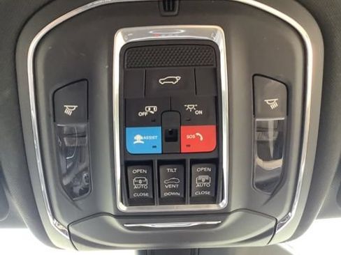 Certified 2023 Jeep Grand Cherokee Limited AWD/4WD image 25