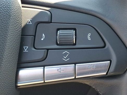 Used 2024 Cadillac XT4 Luxury w/ Cold Weather Package AWD/4WD image 23