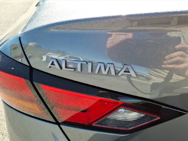 Used 2025 Nissan Altima 2.5 SV FWD image 8