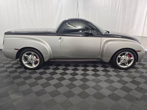 Used 2005 Chevrolet SSR w/ Preferred Equipment Group RWD image 6
