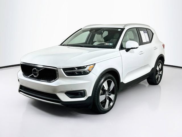 Used 2021 Volvo XC40 T5 Momentum w/ Protection Package Premier AWD/4WD image 3