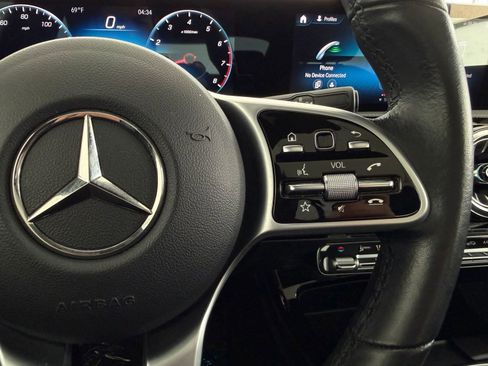 Used 2022 Mercedes-Benz CLA 250 image 28
