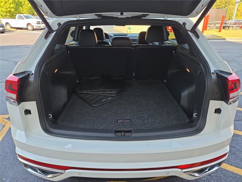 Used 2022 Volkswagen Atlas Cross Sport SEL R-Line image 29