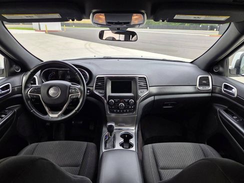 Used 2018 Jeep Grand Cherokee Laredo image 15