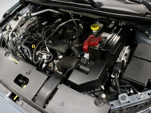 Used 2025 Nissan Sentra SR w/ SR Premium Package FWD image 17