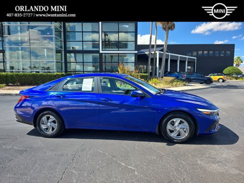 Used 2024 Hyundai Elantra SE image 1