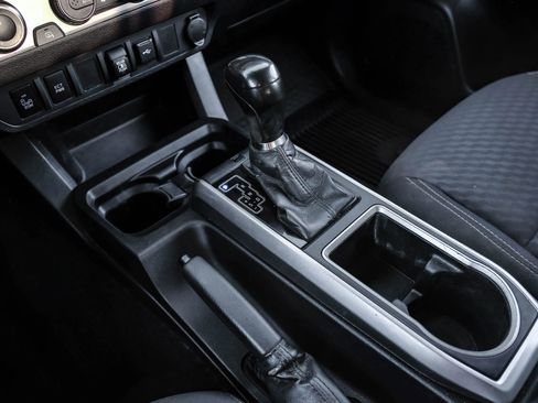 Used 2021 Toyota Tacoma SR5 w/ Trail Edition image 28