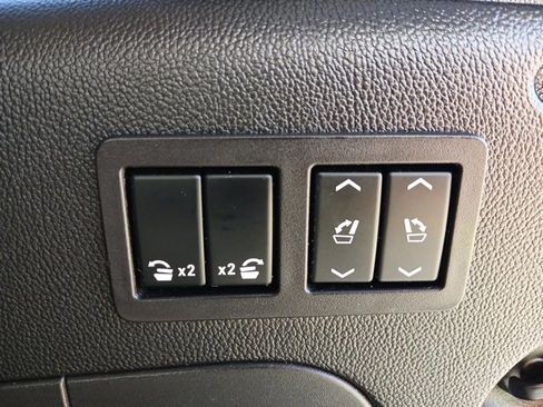 Used 2019 Chevrolet Suburban Premier w/ Premier Plus Edition image 15