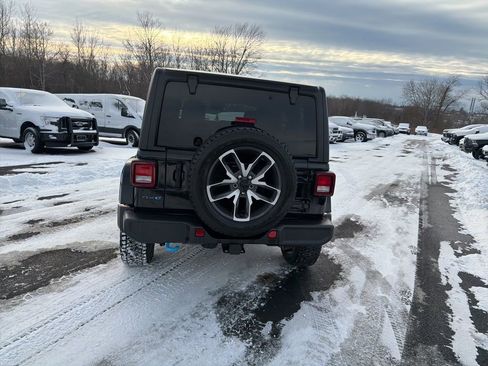 Used 2024 Jeep Wrangler Unlimited w/ Convenience Group image 7