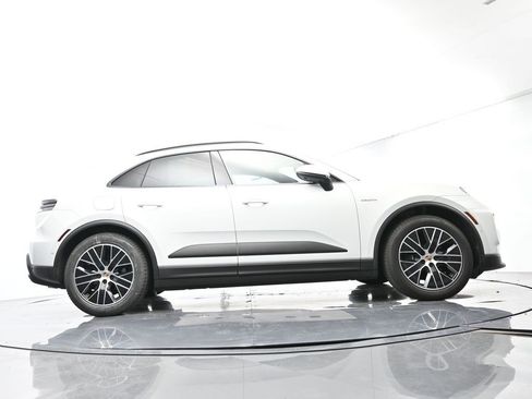 Certified 2025 Porsche Macan Electric image 53