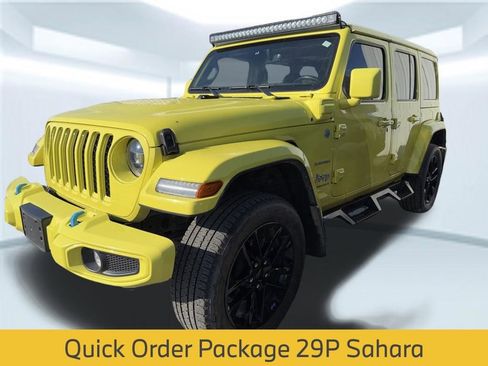 Used 2023 Jeep Wrangler Unlimited Sahara w/ Cold Weather Group AWD/4WD image 4