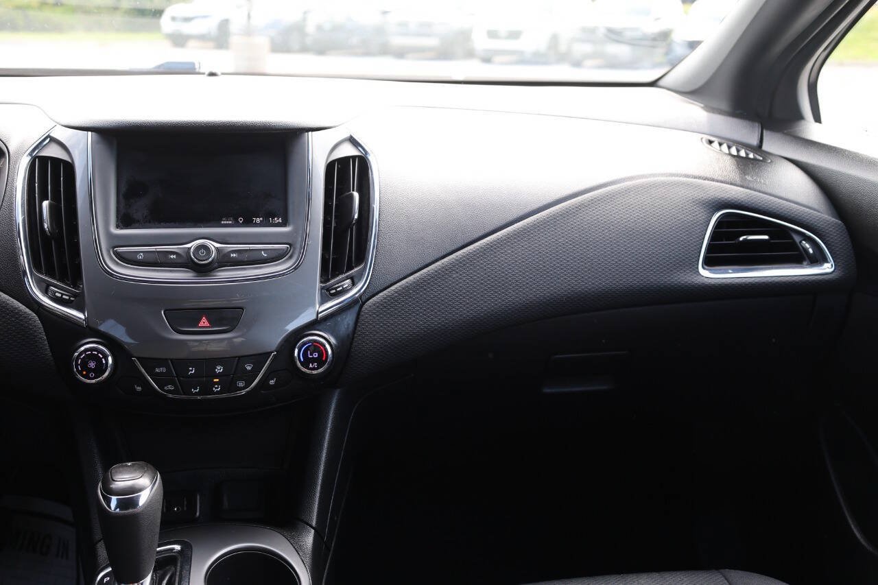Used 2019 Chevrolet Cruze LT w/ Convenience Package FWD image 24