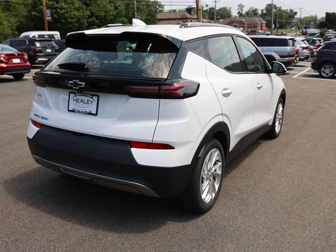 Used 2023 Chevrolet Bolt EUV LT w/ Comfort Package FWD image 7