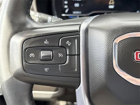 Used 2024 GMC Yukon XL SLT image 16