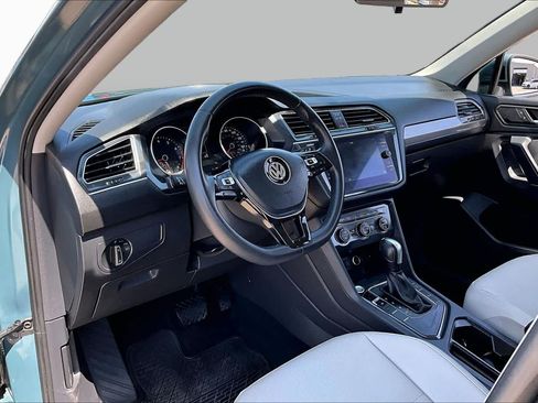 Used 2020 Volkswagen Tiguan SE w/ Panoramic Sunroof Package FWD image 18
