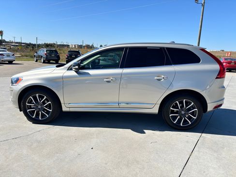 Used 2017 Volvo XC60 T6 Dynamic w/ Preferred Option Package image 7