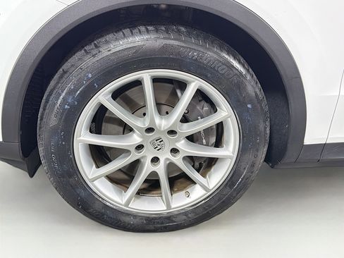 Used 2024 Porsche Cayenne image 33